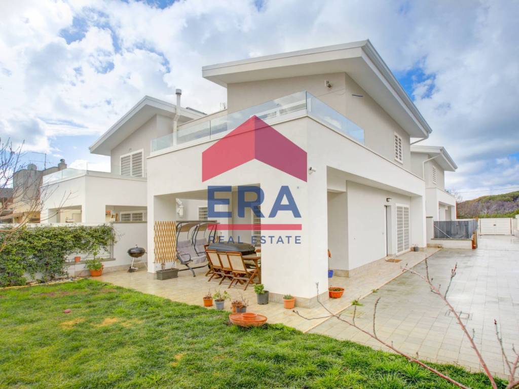 casa indipendente in vendita ad Ardea in zona Nuova California