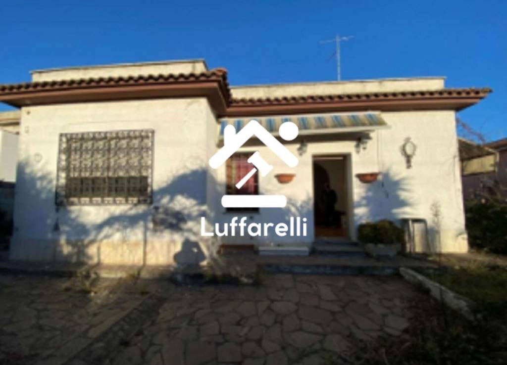 casa indipendente in vendita ad Ardea in zona Marina di Ardea