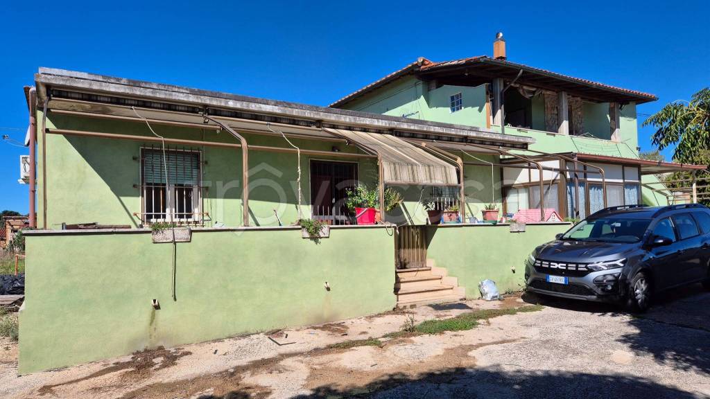 casa indipendente in vendita ad Ardea in zona Castagnetta