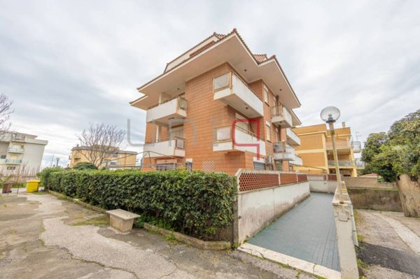 appartamento in vendita ad Ardea in zona Marina di Ardea