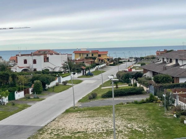 appartamento in vendita ad Ardea in zona Lido dei Pini