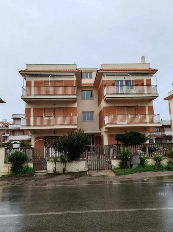 appartamento in vendita ad Ardea in zona Marina di Ardea