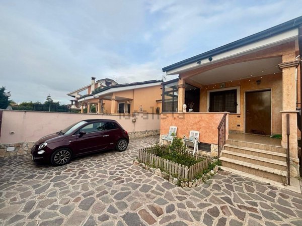 casa indipendente in vendita ad Ardea