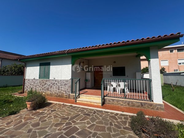casa indipendente in vendita ad Ardea in zona Banditella