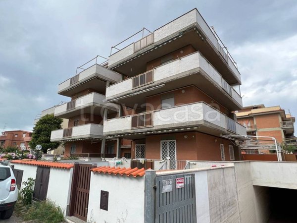 appartamento in vendita ad Ardea in zona Marina di Ardea