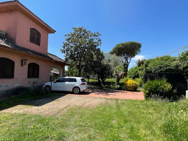 casa indipendente in vendita ad Ardea in zona Banditella