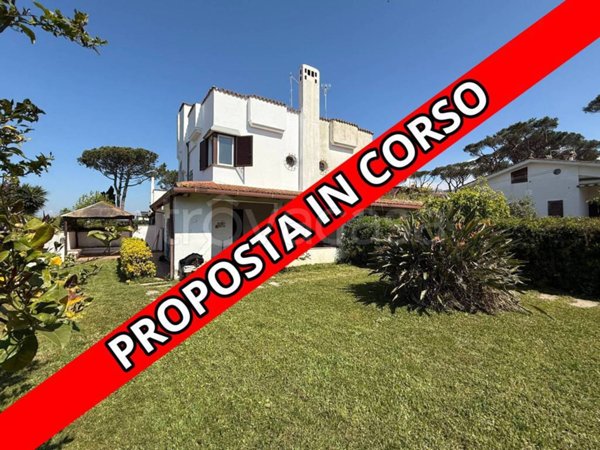 casa indipendente in vendita ad Ardea in zona Colle Romito