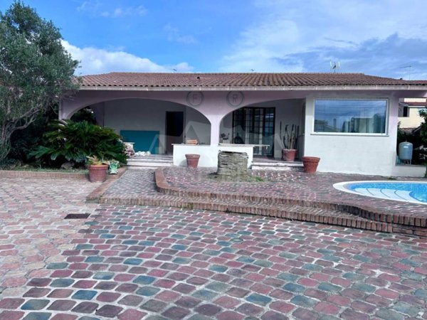 casa indipendente in vendita ad Ardea in zona Marina di Ardea