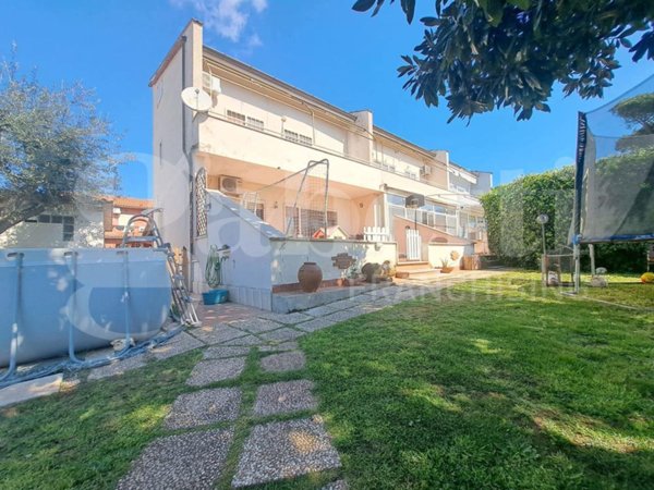 casa indipendente in vendita ad Ardea in zona Colle Romito