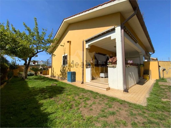 casa indipendente in vendita ad Ardea in zona Colle Romito