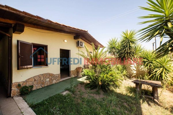 casa indipendente in vendita ad Ardea in zona Castagnetta