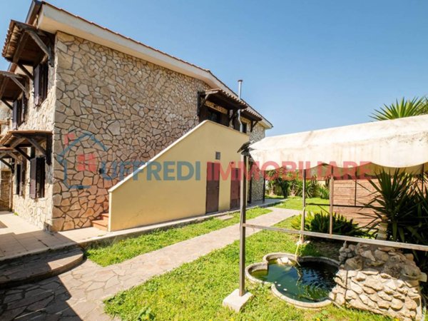 casa indipendente in vendita ad Ardea in zona Castagnetta