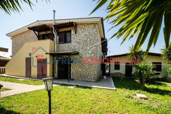 casa indipendente in vendita ad Ardea in zona Montagnano