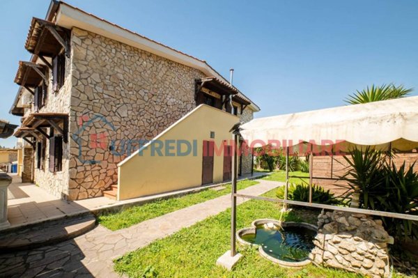 appartamento in vendita ad Ardea in zona Castagnetta