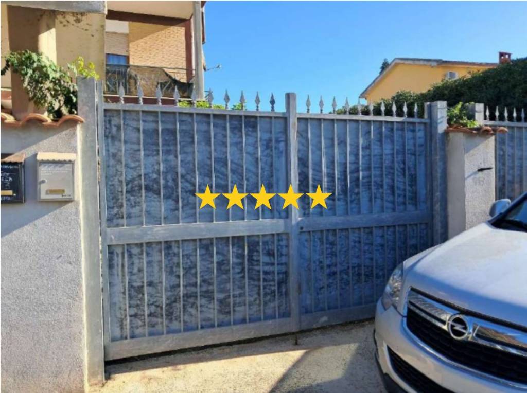 appartamento in vendita ad Ardea in zona Marina di Ardea