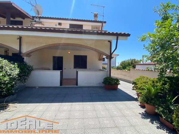 casa indipendente in vendita ad Ardea in zona Marina di Ardea