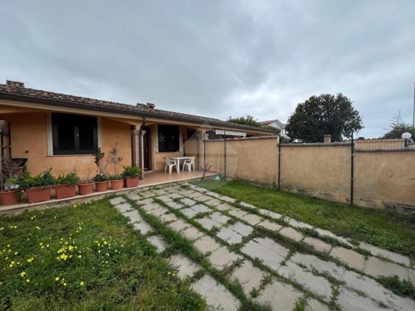 casa indipendente in vendita ad Ardea in zona Nuova California