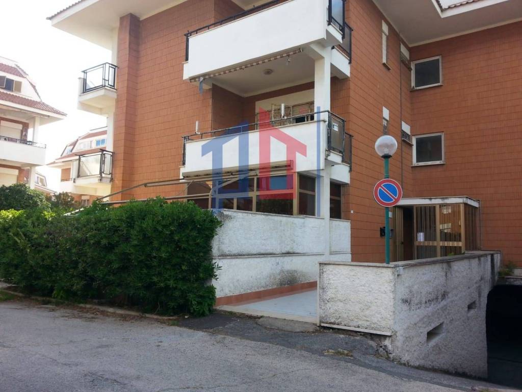 appartamento in vendita ad Ardea in zona Marina di Ardea