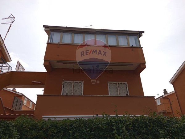 appartamento in vendita ad Ardea in zona Marina di Ardea