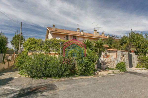 casa indipendente in vendita ad Ardea in zona Marina di Ardea