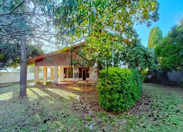 casa indipendente in vendita ad Ardea in zona Nuova Florida