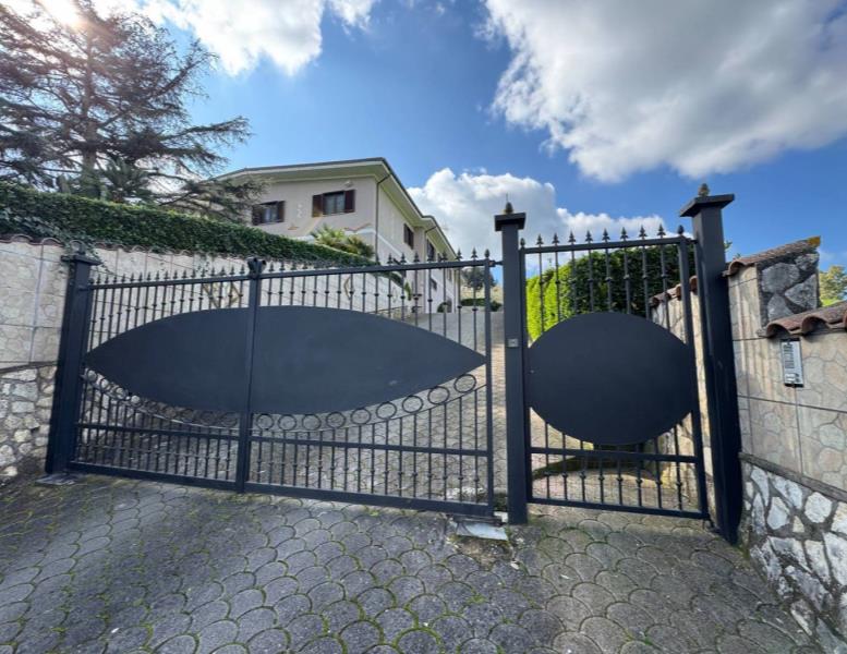 casa indipendente in vendita ad Ardea in zona Castagnetta