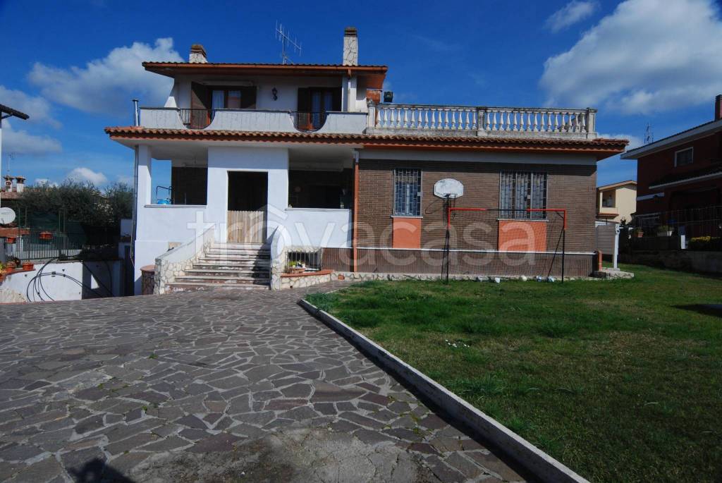 casa indipendente in vendita ad Ardea in zona Marina di Ardea