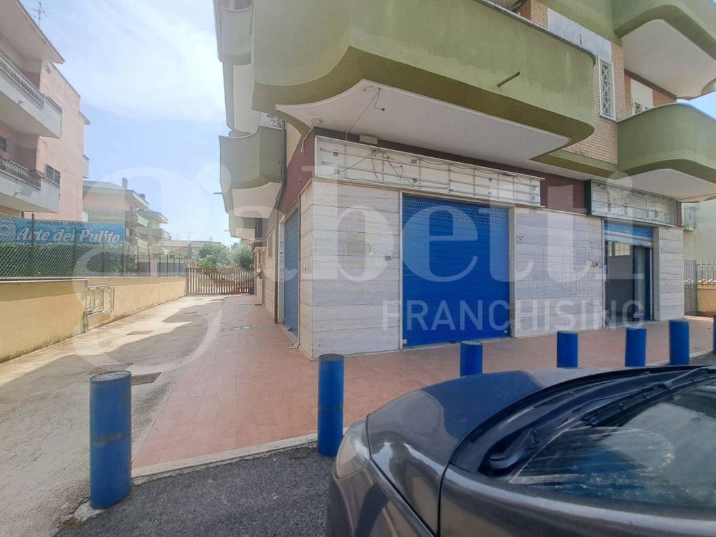 locale commerciale in vendita ad Ardea in zona Nuova California