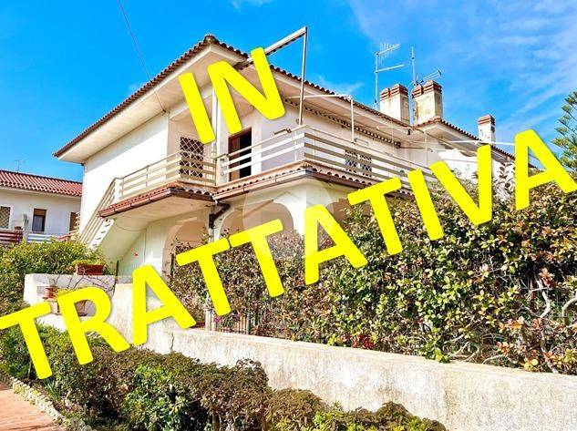 appartamento in vendita ad Ardea in zona Lido dei Pini
