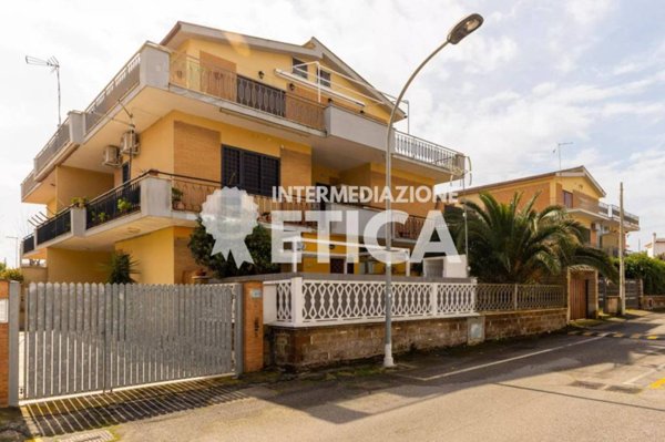 appartamento in vendita ad Ardea in zona Marina di Ardea