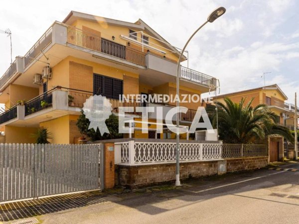 appartamento in vendita ad Ardea in zona Marina di Ardea