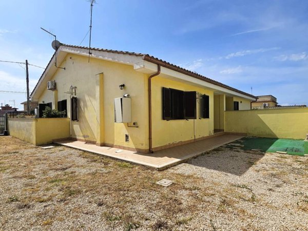 casa indipendente in vendita ad Ardea in zona Marina di Ardea