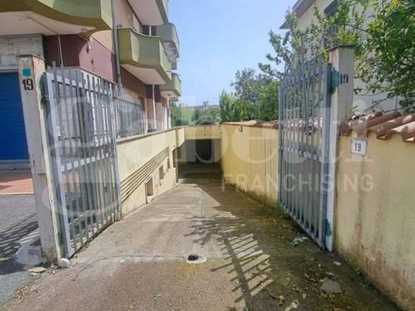locale di sgombero in vendita ad Ardea in zona Nuova California