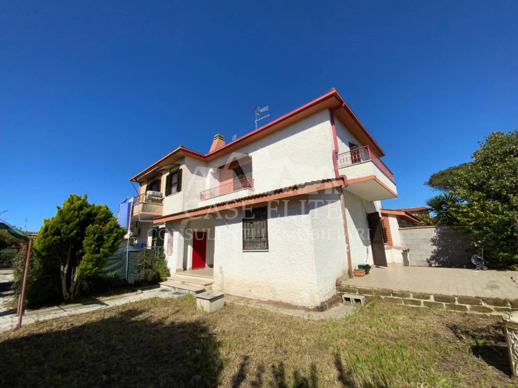 casa indipendente in vendita ad Ardea in zona Nuova Florida