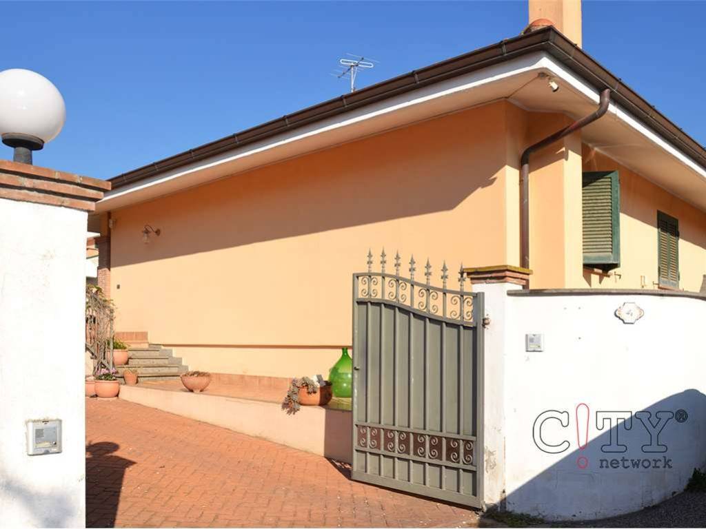casa indipendente in vendita ad Ardea in zona Marina di Ardea