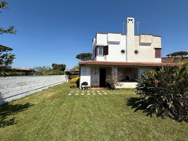 casa indipendente in vendita ad Ardea in zona Colle Romito