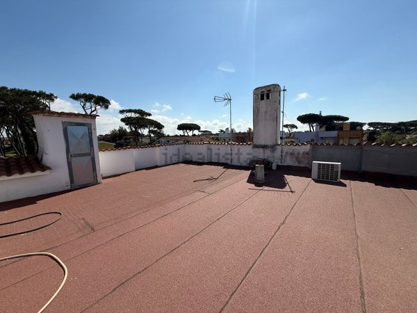 casa indipendente in vendita ad Ardea in zona Colle Romito