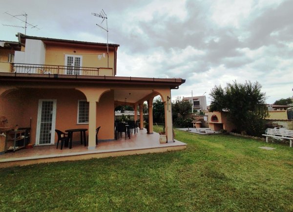 appartamento in vendita ad Ardea in zona Marina di Ardea