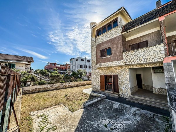 casa indipendente in vendita ad Ardea