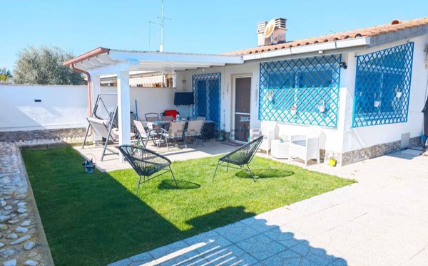 appartamento in vendita ad Ardea in zona Marina di Ardea