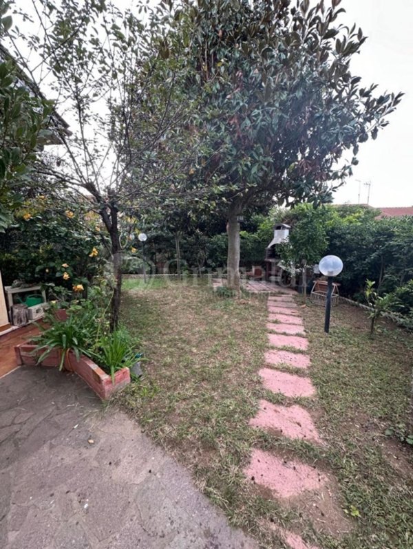 casa indipendente in vendita ad Ardea in zona Lido dei Pini