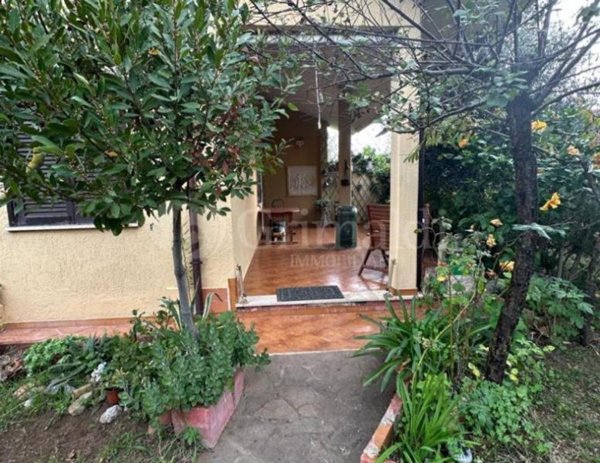 casa indipendente in vendita ad Ardea in zona Lido dei Pini