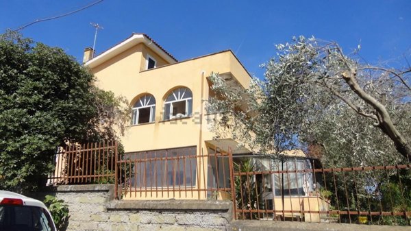 casa indipendente in vendita ad Ardea in zona Villaggio Ardeatino