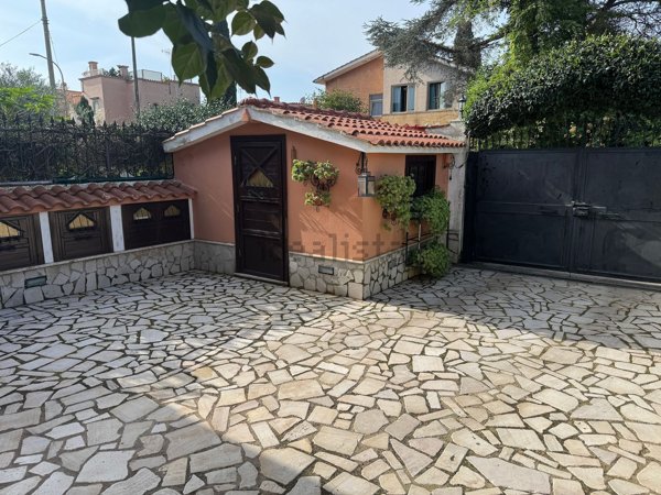 appartamento in vendita ad Ardea in zona Colle Romito