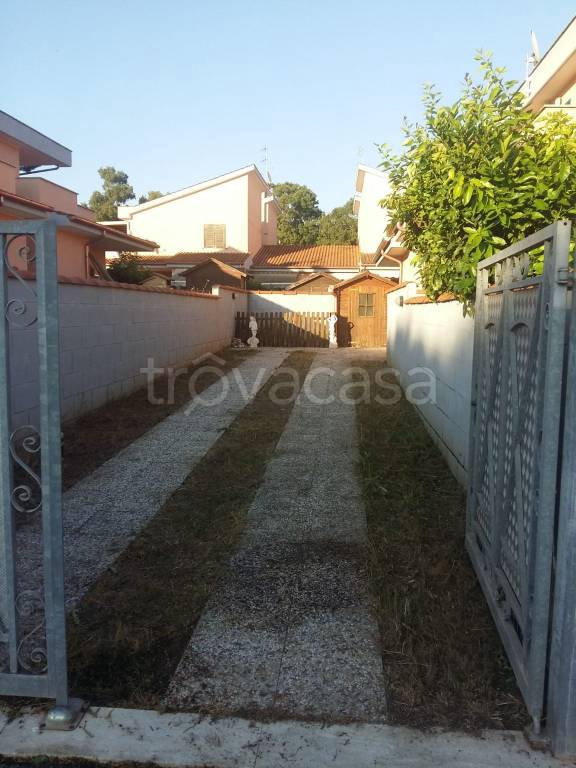 appartamento in vendita ad Ardea in zona Colle Romito