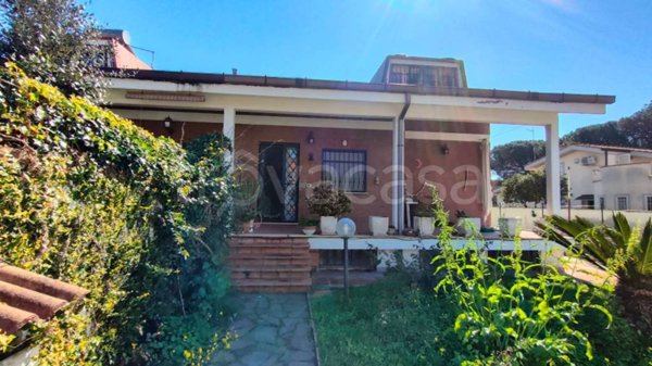 casa indipendente in vendita ad Ardea in zona Lido dei Pini