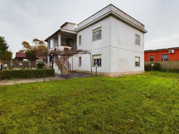 appartamento in vendita ad Ardea in zona Marina di Ardea