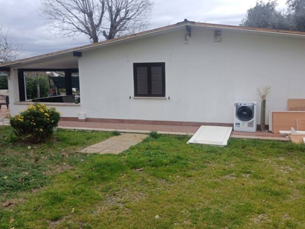 casa indipendente in vendita ad Ardea in zona Montagnano
