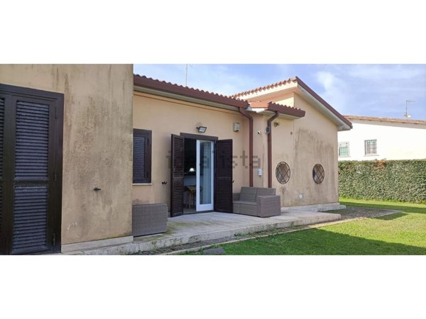 casa indipendente in vendita ad Ardea in zona Lido dei Pini