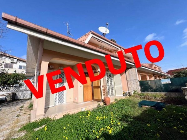 casa indipendente in vendita ad Ardea in zona Marina di Ardea